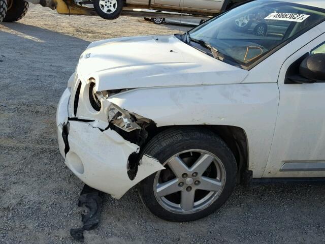 1J8FT57W97D156476 - 2007 JEEP COMPASS LI WHITE photo 9