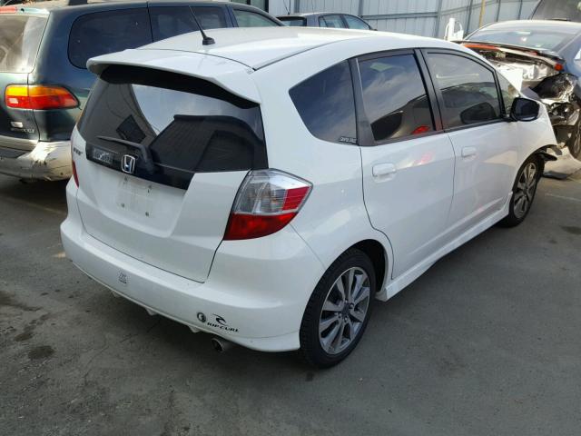 JHMGE8H53DC032927 - 2013 HONDA FIT SPORT WHITE photo 4