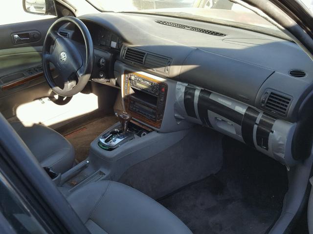 WVWBH63B61P010865 - 2001 VOLKSWAGEN PASSAT GLX BLACK photo 5