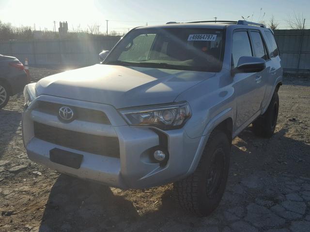 JTEBU5JR7E5192837 - 2014 TOYOTA 4RUNNER SR GRAY photo 2