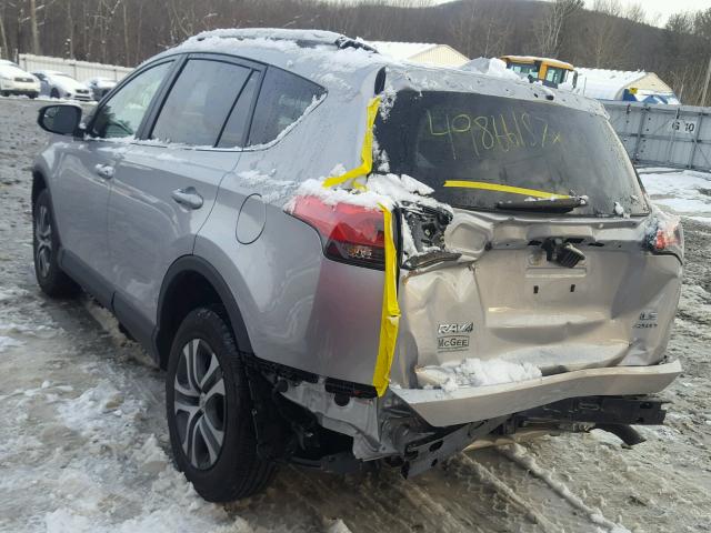 2T3BFREV9HW587502 - 2017 TOYOTA RAV4 LE Gümüş foto 3