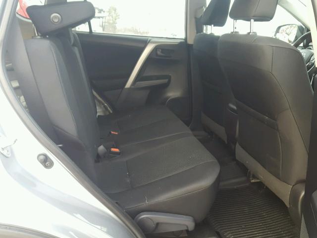 2T3BFREV9HW587502 - 2017 TOYOTA RAV4 LE Gümüş foto 6