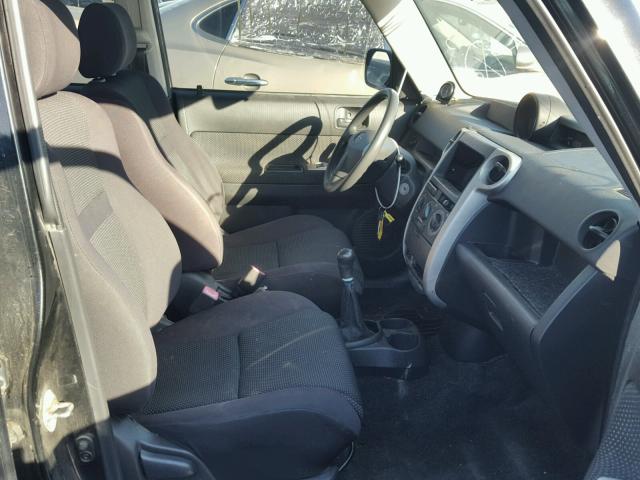 JTLKT334X50191745 - 2005 TOYOTA SCION XB GRAY photo 5