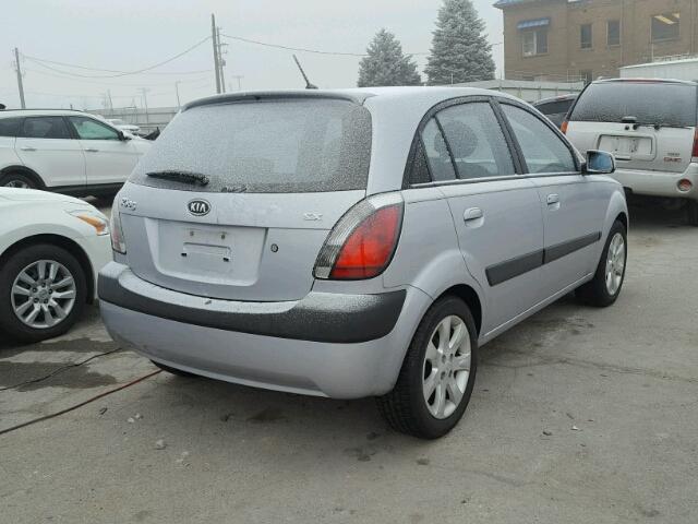 KNADE163386330733 - 2008 KIA RIO 5 SX SILVER photo 4