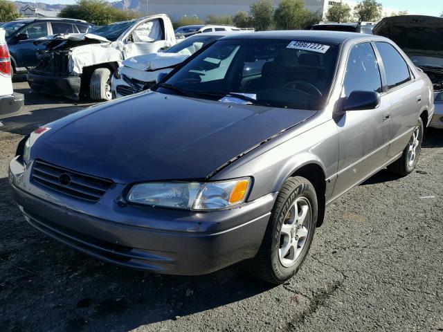 JT2BG22K1V0077829 - 1997 TOYOTA CAMRY LE 灰色 照片 2