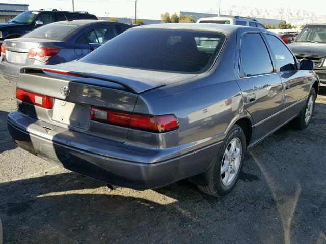 JT2BG22K1V0077829 - 1997 TOYOTA CAMRY LE GRAY photo 4