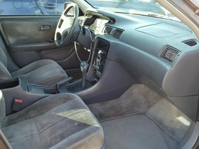 JT2BG22K1V0077829 - 1997 TOYOTA CAMRY LE 灰色 照片 5