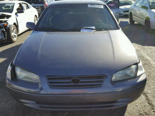 JT2BG22K1V0077829 - 1997 TOYOTA CAMRY LE 灰色 照片 9