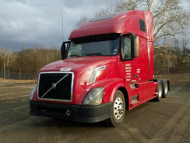 4V4NC9TG29N279045 - 2009 VOLVO VN VNL RED photo 2