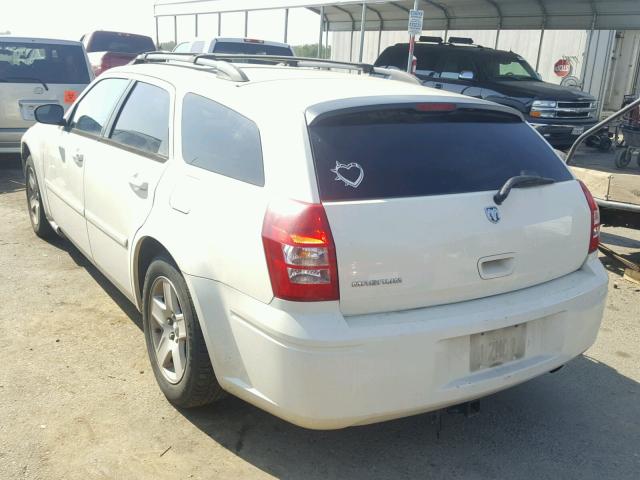 2D4FV48TX5H125630 - 2005 DODGE MAGNUM SE WHITE photo 3