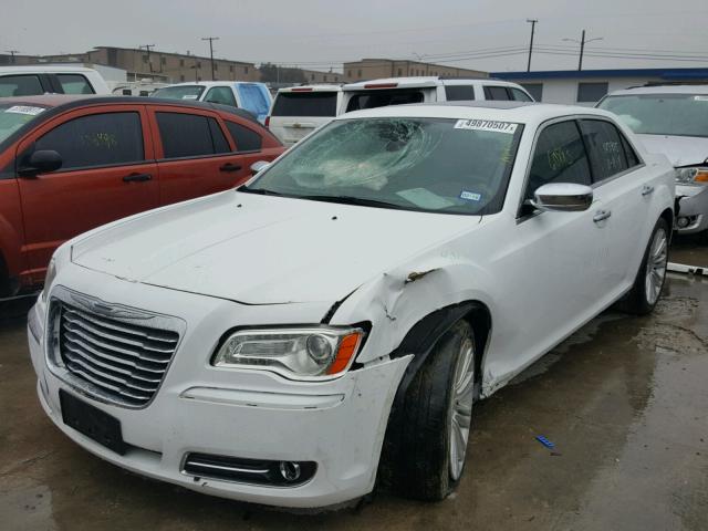 2C3CA6CT4BH559511 - 2011 CHRYSLER 300C WHITE photo 2