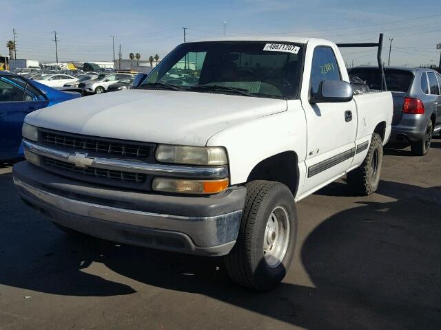 1GCEC14V8YZ104428 - 2000 CHEVROLET SILVERADO WHITE photo 2