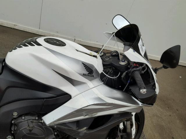 JH2PC40107M001469 - 2007 HONDA CBR600 RR WHITE photo 5