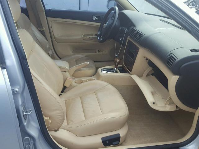 WVWTH63B82P071110 - 2002 VOLKSWAGEN PASSAT GLX SILVER photo 5