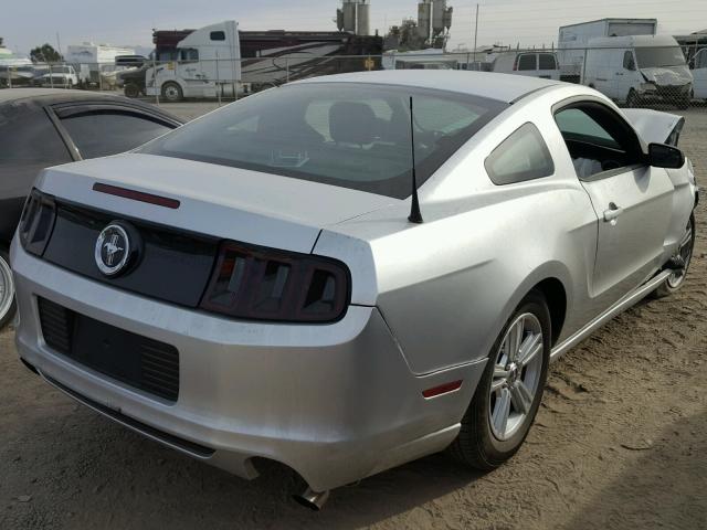 1ZVBP8AM3E5309991 - 2014 FORD MUSTANG SILVER photo 4