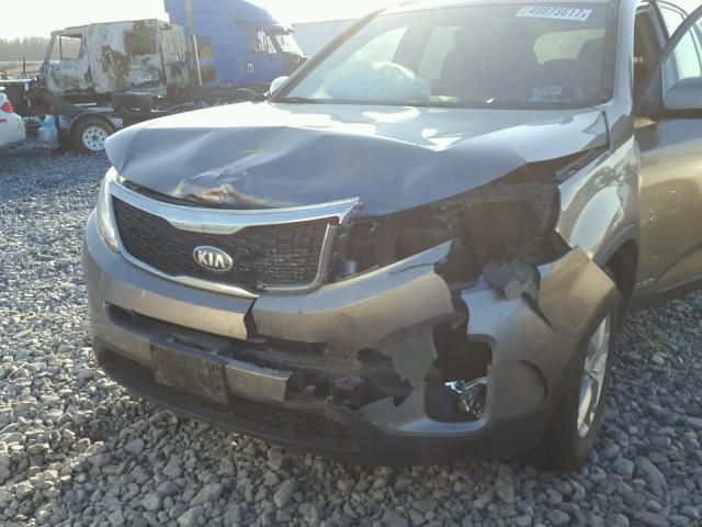 5XYKTCA69EG450185 - 2014 KIA SORENTO LX GRAY photo 9