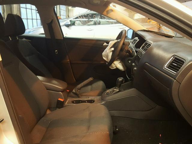 3VW2K7AJ2EM332624 - 2014 VOLKSWAGEN JETTA BASE 灰色 照片 5