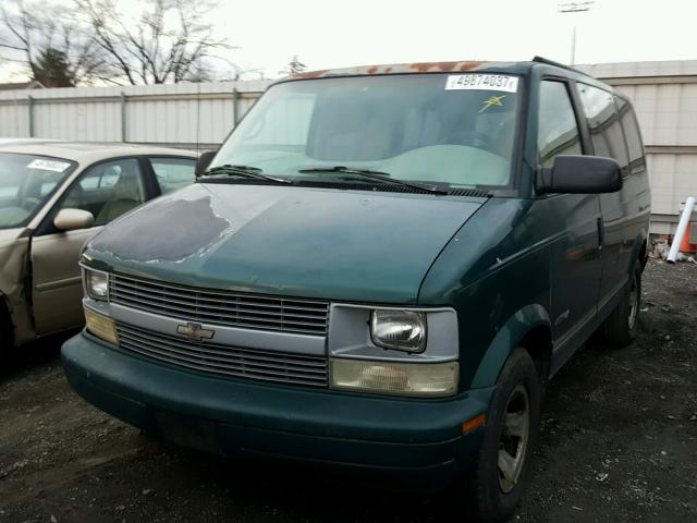 1GNDM19W7TB181634 - 1996 CHEVROLET ASTRO GREEN photo 2