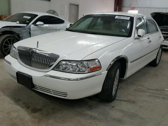 1LNHM81V16Y629840 - 2006 LINCOLN TOWN CAR S WHITE photo 2