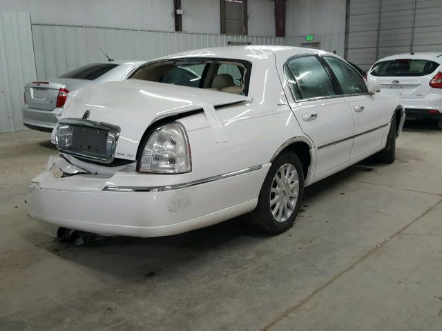 1LNHM81V16Y629840 - 2006 LINCOLN TOWN CAR S WHITE photo 4