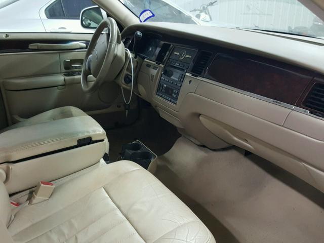 1LNHM81V16Y629840 - 2006 LINCOLN TOWN CAR S WHITE photo 5