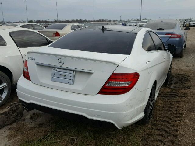 WDDGJ4HB6EG299121 - 2014 MERCEDES-BENZ C 250 WHITE photo 4