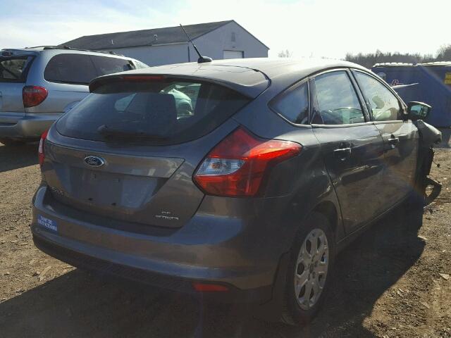 1FAHP3K21CL387245 - 2012 FORD FOCUS SE GRAY photo 4