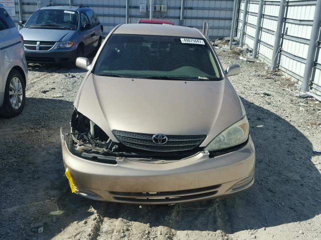 4T1BE32K62U513089 - 2002 TOYOTA CAMRY LE 金色 照片 9