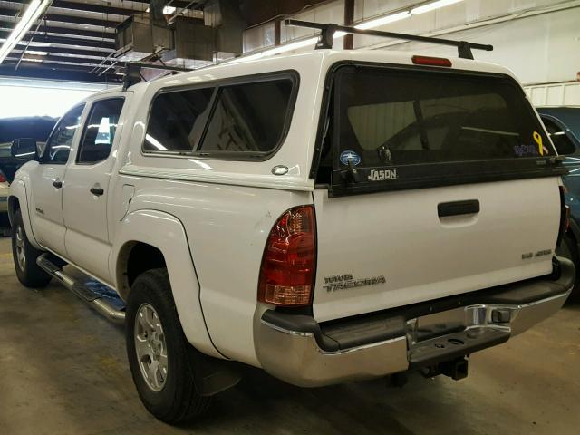 5TELU42N05Z099976 - 2005 TOYOTA TACOMA DOU WHITE photo 3