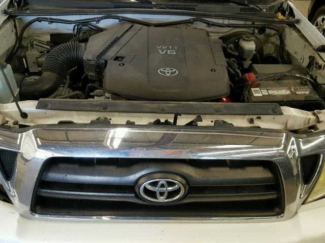 5TELU42N05Z099976 - 2005 TOYOTA TACOMA DOU WHITE photo 7