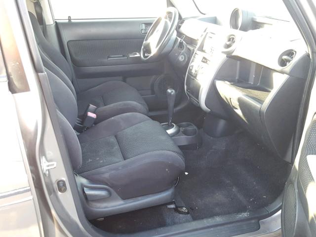 JTLKT324040147382 - 2004 TOYOTA SCION XB Графитовый фото 5