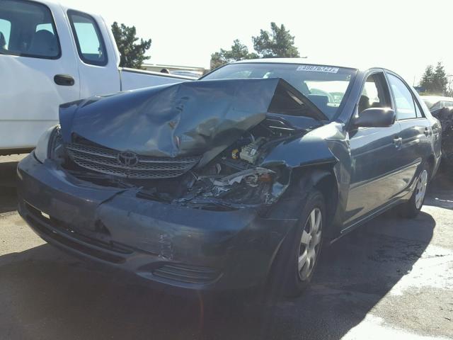 4T1BE32K22U504602 - 2002 TOYOTA CAMRY LE GREEN photo 2