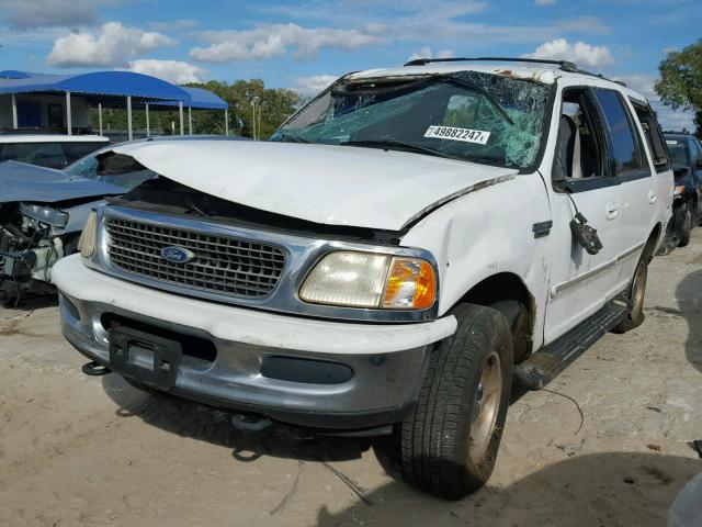 1FMRU18W0WLC32319 - 1998 FORD EXPEDITION WHITE photo 2