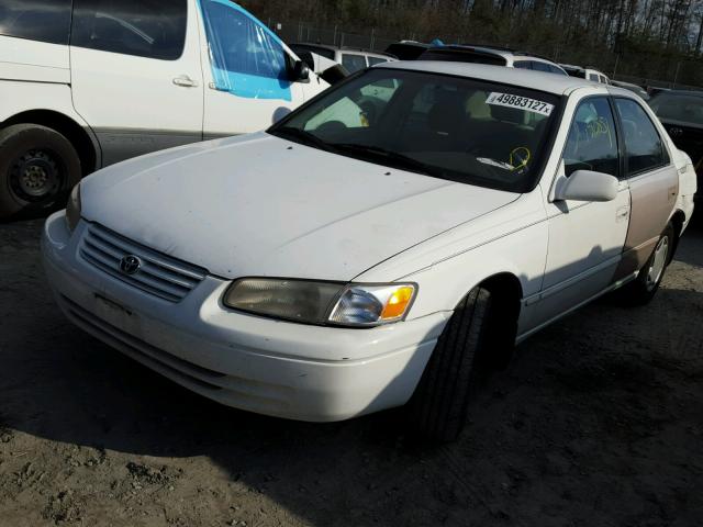 4T1BG22K6XU599452 - 1999 TOYOTA CAMRY CE WHITE photo 2