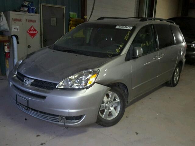 5TDZA22C75S258379 - 2005 TOYOTA SIENNA XLE SILVER photo 2