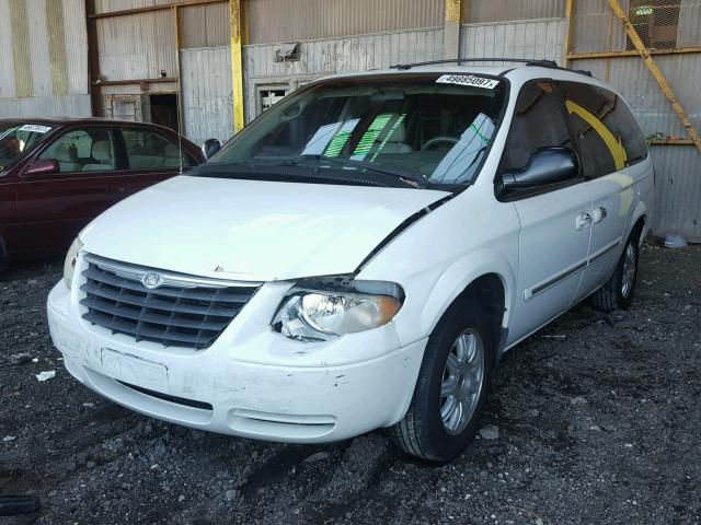 2A4GP54L36R868918 - 2006 CHRYSLER TOWN & COU WHITE photo 2