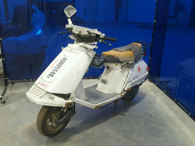 3H1HF0301KD403963 - 1989 HONDA CH80 WHITE photo 2