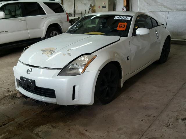 JN1AZ34D35M609000 - 2005 NISSAN 350Z COUPE WHITE photo 2