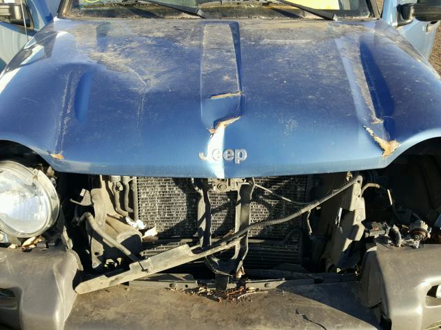 1J4GL48K54W326943 - 2004 JEEP LIBERTY SP BLUE photo 7