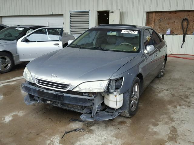 JT8BF28G3Y5092657 - 2000 LEXUS ES 300 GRAY photo 2