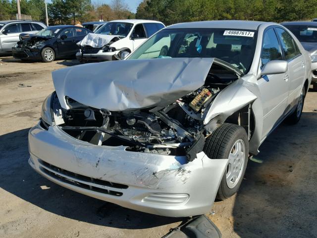 4T1BF32K82U539402 - 2002 TOYOTA CAMRY LE SILVER photo 2