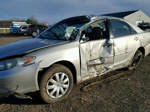 4T1BE32K05U045297 - 2005 TOYOTA CAMRY LE SILVER photo 10