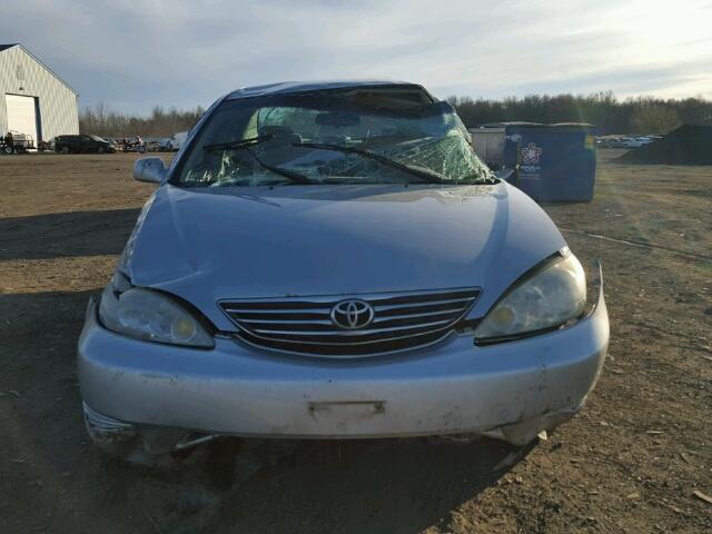 4T1BE32K05U045297 - 2005 TOYOTA CAMRY LE SILVER photo 9