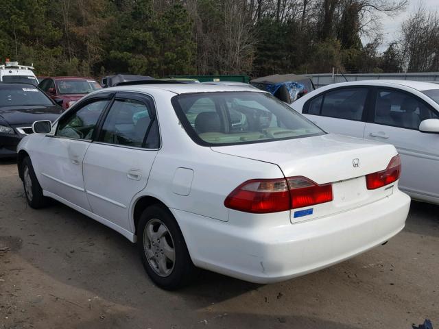 1HGCG5667YA013496 - 2000 HONDA ACCORD EX WHITE photo 3