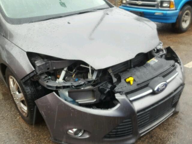 1FAHP3F20CL218747 - 2012 FORD FOCUS SE SILVER photo 9