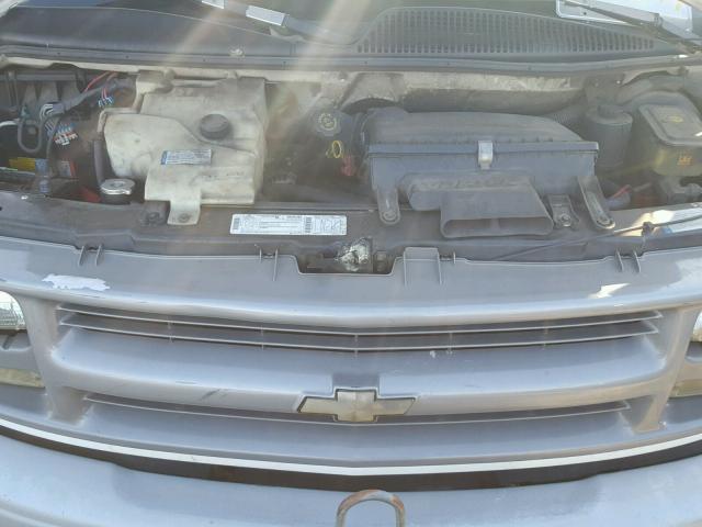 1GCFG25W8W1041803 - 1998 CHEVROLET EXPRESS G2 WHITE photo 7