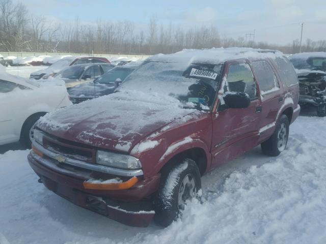 1GNDT13W22K220673 - 2002 CHEVROLET BLAZER RED photo 2