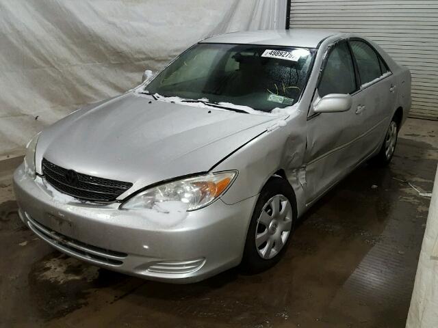 4T1BE32K44U924980 - 2004 TOYOTA CAMRY LE SILVER photo 2