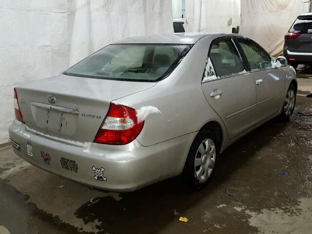 4T1BE32K44U924980 - 2004 TOYOTA CAMRY LE 银色 照片 4