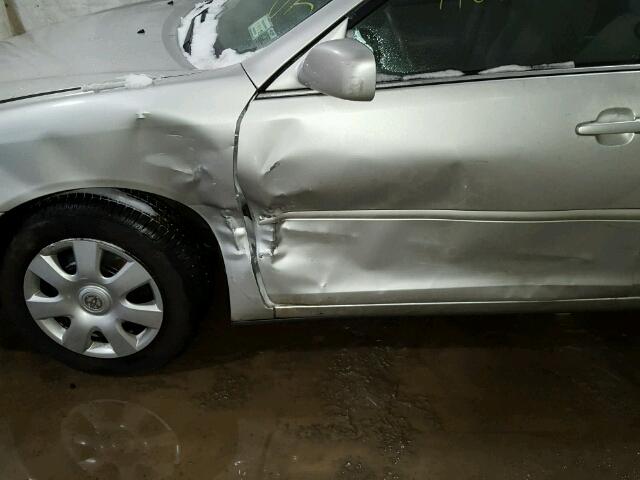 4T1BE32K44U924980 - 2004 TOYOTA CAMRY LE 银色 照片 9